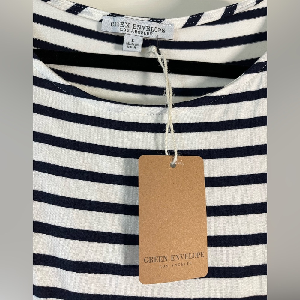 Women’s striped top. Size Large. White/Navy Blue. Green Envelope Los Angeles - Picture 5 of 5